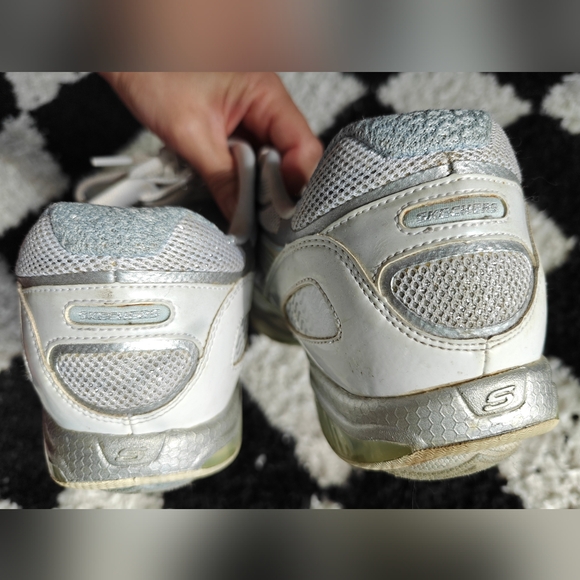 ❤️‍🔥🔥HURRY!! STORE CLOSE THIS WEEK😱!Skechers sparkly shape-ups white sneakers - Picture 7 of 10